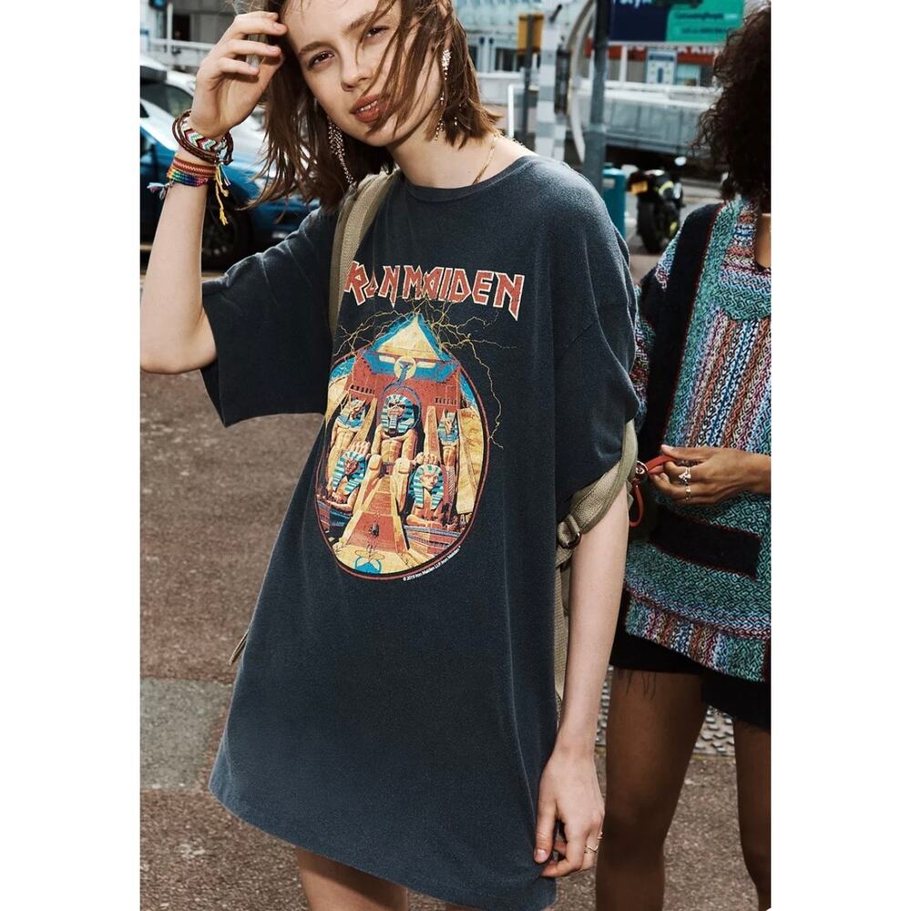 🔥Urban Outfitters Iron Maiden Oversized Dad T- Shirt Short Sleeve Faded Graphic - Picture 3 of 16